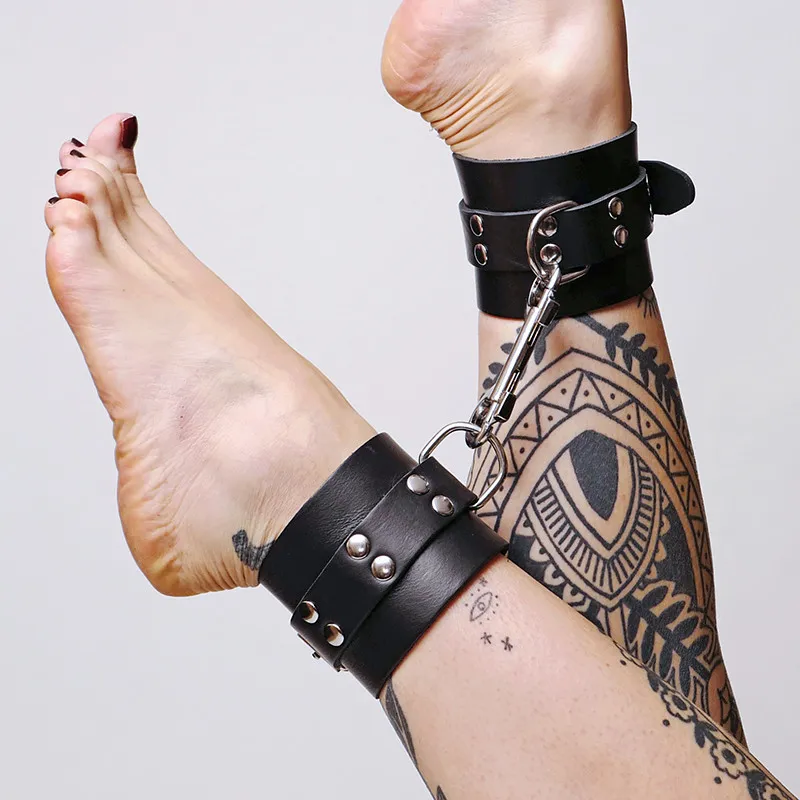 Dicke schwarze Lederknöchelriemen