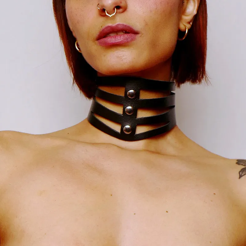 Halsband aus schwarzem Leder