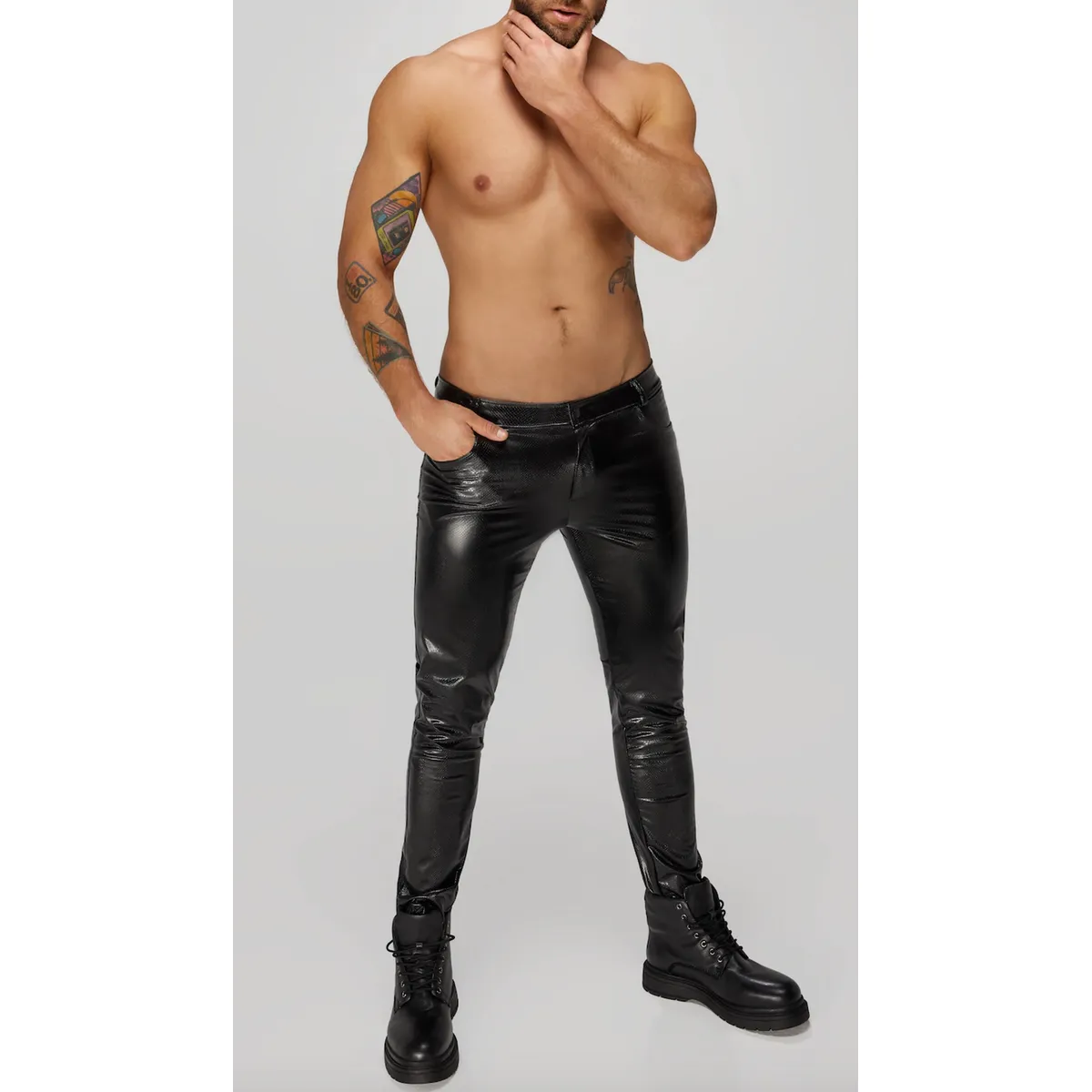 H067 Lange Hose in Schlangen-Wetlook mit Gesäßtaschen