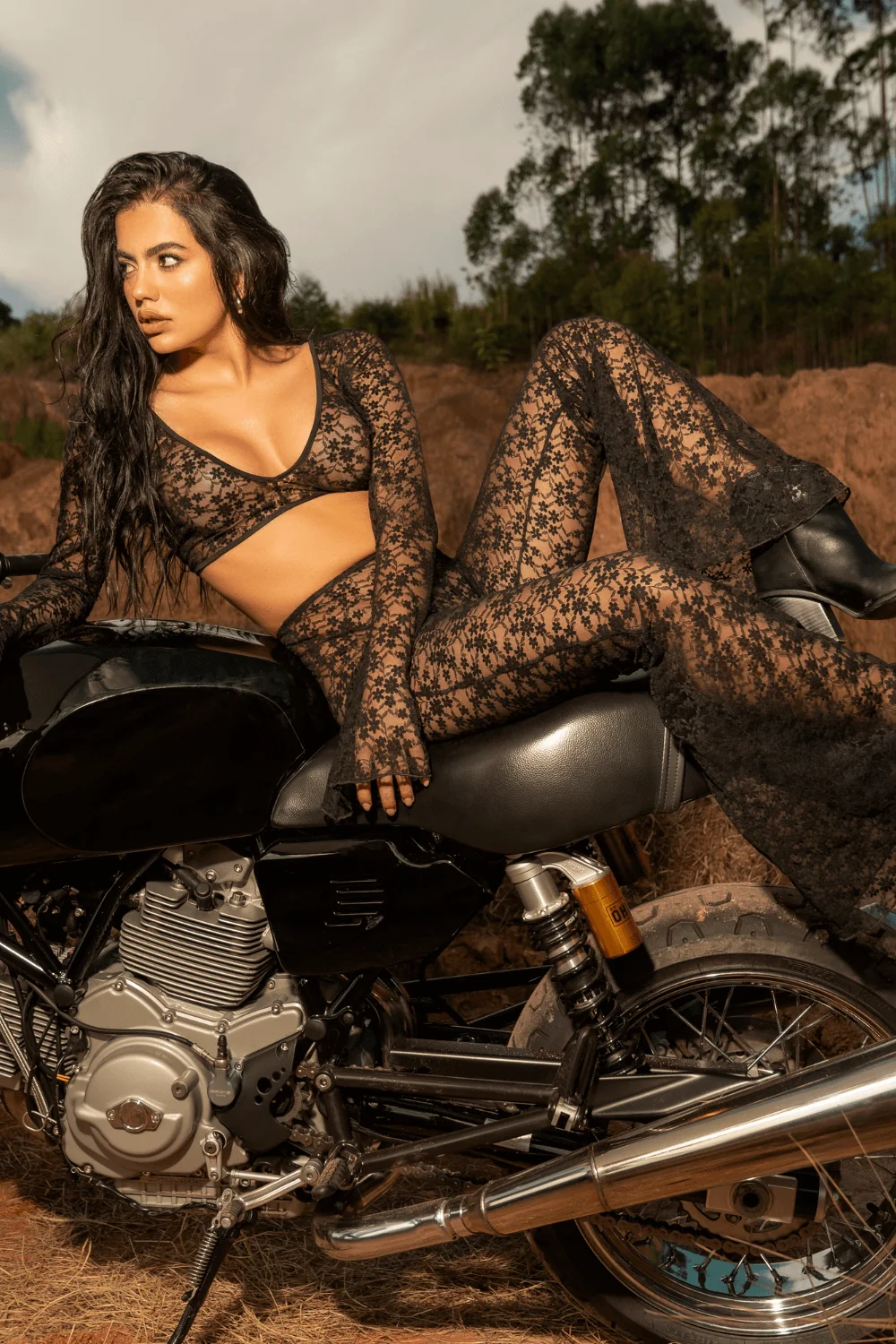 Top und Hose aus schwarzer Blumenspitze - MAL1915BLK – Bild 5