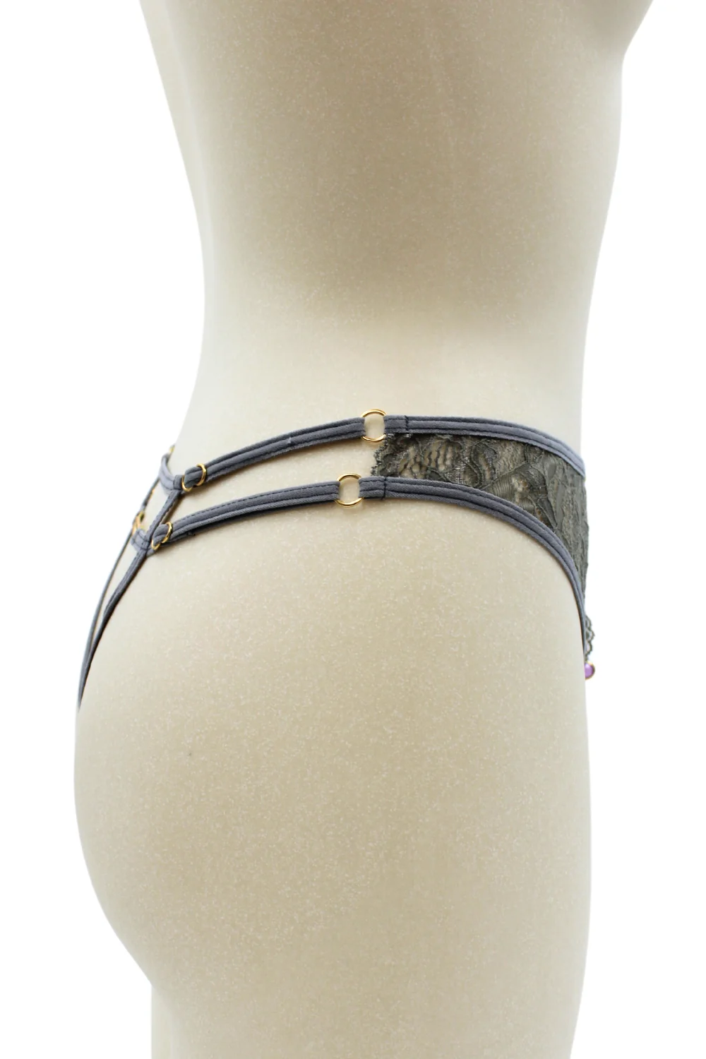 Graue Schnur mit zufälligem Schmuckstück und goldener Kette - PA05MGREY – Bild 5